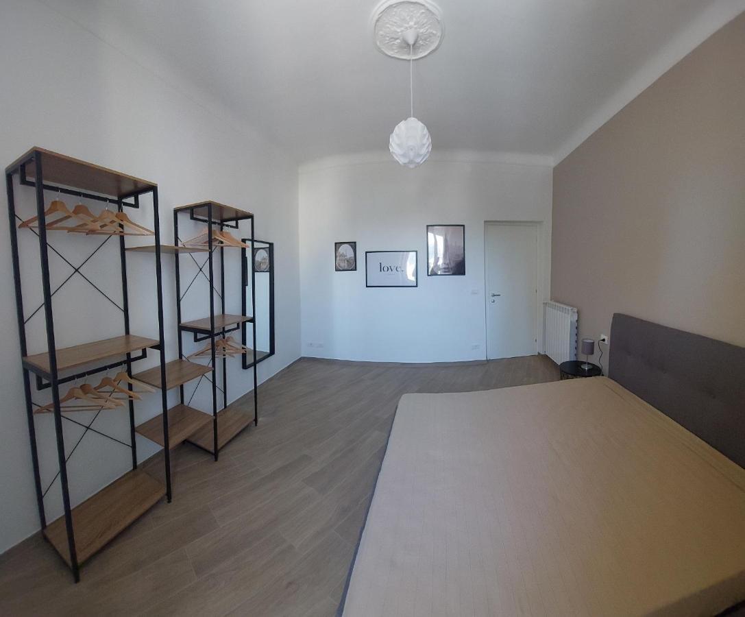 Fiumara Mall Apartment Генуя Экстерьер фото