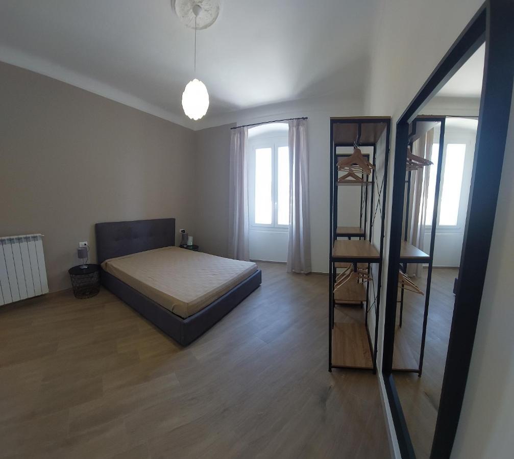 Fiumara Mall Apartment Генуя Экстерьер фото