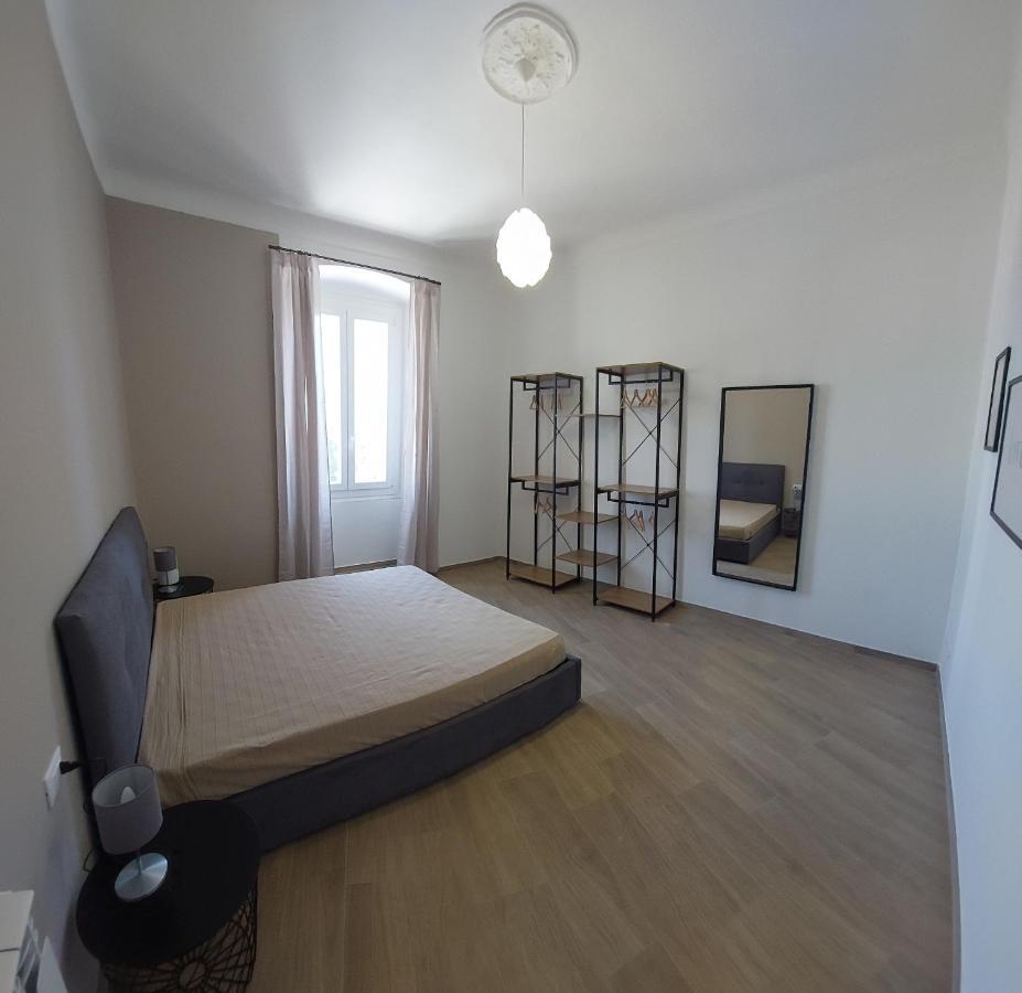 Fiumara Mall Apartment Генуя Экстерьер фото