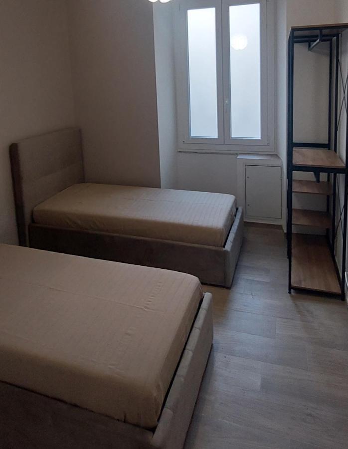 Fiumara Mall Apartment Генуя Экстерьер фото
